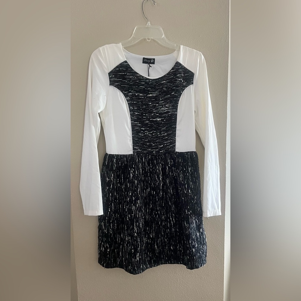 NWT black and white long sleeve fit and flare dress size S